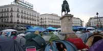 Manifestantes est&atilde;o acampados na Pra&ccedil;a Puerta del Sol, em Madri, em protesto contra a crise imobili&aacute;ria na Espanha. (28 de setembro de 2026)  Foto: RFI
