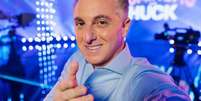 Luciano Huck segue normalmente no 'Doming&atilde;o', sem ser afetado na Globo pelo vazamento de suas mensagens com Daniel Vorcaro  Foto: Reprodu&ccedil;&atilde;o