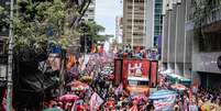 Caminhada de Lula e Haddad na Rua Augusta.  Foto: Taba Benedicto/Estadao / Estad&atilde;o