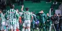 F&aacute;bio Lima comemora o segundo gol do Juventude no Alfredo Jaconi&nbsp; - Foto: Fernando Alves /EC Juventude - Legenda: Juventude n&atilde;o tomou conhecimento de time paranaense e venceu com autoridade / Jogada10