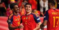 Dani Olmo tenta o chute, mas desperdi&ccedil;a a chance para a Espanha. Foto: &nbsp; Jose Manuel Alvarez Rey/Getty Images / Jogada10