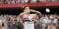 Bia, do São Paulo, comemora gol contra o Corinthians no jogo de volta da final do Campeonato Brasileiro feminino  Foto: FABRICIO BOMJARDIM/THENEWS2/ESTADÃO CONTEÚDO