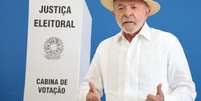 O presidente Luiz In&aacute;cio Lula da Silva votou na Escola Estadual Dr. Jo&atilde;o Firmino Correia de Ara&uacute;jo, em S&atilde;o Bernardo.  Foto: Werther Santana/Estadao / Estad&atilde;o