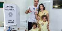 Lucas Ribeiro (PP) vota com a fam&iacute;lia neste domingo, 4, em Campina Grande (PB)  Foto: Reprodu&ccedil;&atilde;o / Facebook