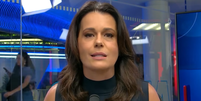 &Acirc;ncora do Jornal da Band e Band News FM, Adriana Ara&uacute;jo se emociona ao falar sobre a atitude de Eduarda Campopiano  Foto: Reprodu&ccedil;&atilde;o / Band News FM via YouTube