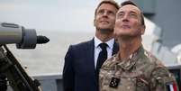 O presidente franc&ecirc;s, Emmanuel Macron, assistiu nesta ter&ccedil;a-feira (6) ao disparo de um m&iacute;ssil intercontinental a partir de uma fragata da Marinha do pa&iacute;s na regi&atilde;o do Finist&egrave;re, no noroeste da Fran&ccedil;a.  Foto: AFP - BENJAMIN PAPIN / RFI