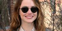 Inspire Foto: se no estilo de Emma Stone e descubra como usar a jaqueta jeans em 5 produ&ccedil;&otilde;es incr&iacute;veis, do visual rom&acirc;ntico ao mix com alfaiataria - Getty Images/Vivien Killilea / Bons Fluidos