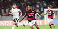 Times voltam a se enfrentar na competi&ccedil;&atilde;o depois de um ano &ndash;  Foto: Gilvan de Souza/Flamengo - Legenda: Flamengo e Estudiantes medem for&ccedil;as por uma vaga na final da Libertadores / Jogada10