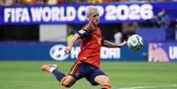 Dani Olmo em a&ccedil;&atilde;o com a camisa da Espanha, atual campe&atilde; do mundo - Foto: Jose Manuel Alvarez Rey/Getty Images / Jogada10
