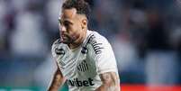 Luan Peres retorna ap&oacute;s cumprir suspens&atilde;o no Brasileir&atilde;o - Foto: Reinaldo Campos / Santos FC / Jogada10