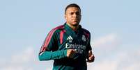 Jornalista da RMC Sport questiona postura de Mbapp&eacute; e admite possibilidade de sa&iacute;da do Real Madrid - Foto: Divulga&ccedil;&atilde;o / Real Madrid / Jogada10