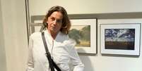 A fot&oacute;grafa Renata Siqueira Bueno na abertura de sua exposi&ccedil;&atilde;o em SP  Foto: Sala de TV