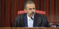 Vice-PGE Alexandre Espinosa criticou a imprensa por assinatura de advogado de Garotinho em parecer a favor de desist&ecirc;ncia: 'Vassalos da desinforma&ccedil;&atilde;o'  Foto: Reprodu&ccedil;&atilde;o/YouTube/@justicaeleitoral