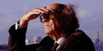 Jos&eacute; Saramago em retrato de 1996 Foto: Rita Barros/Getty Images / BBC News Brasil