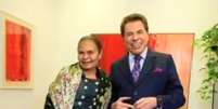 Raimunda Maria da Silva e Silvio Santos em um dos camarins do SBT Foto: Reprodu&ccedil;&atilde;o / SBT