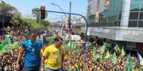 Flávio Bolsonaro (PL) faz carreata em São Gonçalo (RJ) neste sábado, 10  Foto: Reprodução / YouTube
