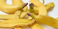 Descubra como os benef&iacute;cios da casca de banana podem ajudar sua sa&uacute;de ocular, hormonal e intestinal, al&eacute;m de aprender receitas para a rotina Foto: Canva Equipes/Golib / Bons Fluidos