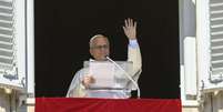 Papa sa&uacute;da fi&eacute;is durante Angelus dominical, no Vaticano  Foto: ANSA / Ansa - Brasil