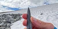 As mudan&ccedil;as clim&aacute;ticas est&atilde;o abrindo uma c&aacute;psula do tempo na Noruega. Arque&oacute;logos acabaram de recuperar 48 objetos de 6.000 anos atr&aacute;s, e isso &eacute; um problema. Foto: Xataka
