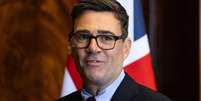 O primeiro-ministro brit&acirc;nico, Andy Burnham, participa de uma reuni&atilde;o bilateral com o primeiro-ministro noruegu&ecirc;s, Jonas Gahr Store, no dia da abertura da confer&ecirc;ncia anual do Partido Trabalhista em Liverpool, em 27 de setembro de 2026.  Foto: EPA / BBC News Brasil
