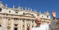 Papa acena para p&uacute;blico em Roma  Foto: Reprodu&ccedil;&atilde;o | Vatican News