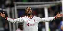 Bradley Barcola marca o terceiro gol do Liverpool na Ober&ouml;sterreich Arena - Foto: Alexander Hassenstein/Getty Images / Jogada10