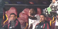  Vini Jr. reclamou ap&oacute;s ser substitu&iacute;do no jogo do Real Madrid contra a Roma  Foto: Reprodu&ccedil;&atilde;o/X