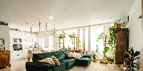 A primavera inspira mudanças simples na decoração que ajudam a transformar a percepção dos ambientes e deixá-los mais leves, acolhedores e funcionais, sem precisar de grandes obras Foto: Daniel Megias | Shutterstock / Portal EdiCase