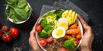 Dieta MIND pode ajudar a prevenir dem&ecirc;ncia Foto: Nadianb/Evanto / Boa Sa&uacute;de
