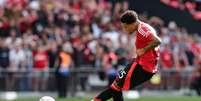 Sem clube ap&oacute;s deixar o Manchester United, Sancho &eacute; visto como op&ccedil;&atilde;o para refor&ccedil;ar as pontas - Foto: Jacob Kupferman/Getty Images / Jogada10