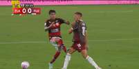 Pulgar acerta Castillo durante Flamengo x Fluminense pelo Campeonato Brasileiro &ndash;  Foto: Reprodu&ccedil;&atilde;o de v&iacute;deo / Jogada10