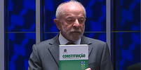 Lula usa tom eleitoral na promulga&ccedil;&atilde;o do fim da escala 6x1 e diz que &eacute; 'mentira' que ela gerar&aacute; crise  Foto: Reprodu&ccedil;&atilde;o/TV Senado