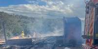 Menino de 11 anos morre e adultos que tentaram resgate ficam feridos em incêndio no RS  Foto: Bombeiros de Taquara