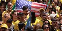 O candidato &agrave; Presid&ecirc;ncia da Rep&uacute;blica, Fl&aacute;vio Bolsonaro (PL) realiza campanha neste domingo na Avenida Paulista.  Foto: tiago queiroz/Estadao / Estad&atilde;o