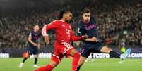 Expuls&atilde;o de Olise for&ccedil;a Kompany a buscar alternativa no Bayern - Foto: Divulga&ccedil;&atilde;o / FC Bayern / Jogada10