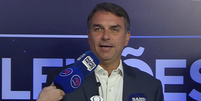 Fl&aacute;vio Bolsonaro chega para debate na Band  Foto: Reprodu&ccedil;&atilde;o/Band