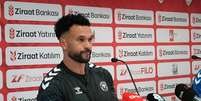 Steven Caulker teve passagens por clubes como Tottenham e Liverpool, ambos da Inglaterra - Foto: Reprodu&ccedil;&atilde;o/Instagram / Jogada10