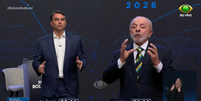 Lula  (PT) e Flávio Bolsonaro (PL) durante debate na Band  Foto: Reprodução/Band