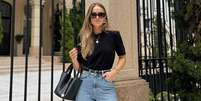 Cal&ccedil;a jeans tend&ecirc;ncia para Primavera 2026: corte barrel &eacute; aposta entre as fashionistas. Foto: Reprodu&ccedil;&atilde;o/Instagram, @bytatysboutiquehn / Purepeople