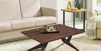 Mesa de centro precisa combinar tamanho, formato, material e rotina dos moradores para n&atilde;o comprometer o conforto nem a organiza&ccedil;&atilde;o da sala Foto: Jyoti Mishra/Pexels / Bons Fluidos