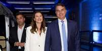 Fl&aacute;vio Bolsonaro (PL) chegou aos Est&uacute;dios Globo &agrave;s 19h56 para o debate entre os candidatos &agrave; Presid&ecirc;ncia da Rep&uacute;blica  Foto: Globo/ Manoella Mello