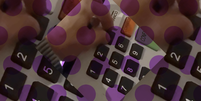 O que diz o TSE sobre mensagens que orientam testar a urna e votar cedo Foto: Projeto Comprova / Projeto Comprova