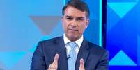 Fl&aacute;vio Bolsonaro durante o debate da Globo  Foto: Reprodu&ccedil;&atilde;o/Globo