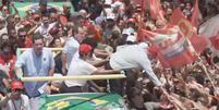 Lula faz ato na orla de Copacabana na manh&atilde; deste s&aacute;bado  Foto: Reprodu&ccedil;&atilde;o/YouTube/Lula