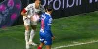 Coutinho chuta, mas Ronaldo salva o Bahia, aos oito segundos Foto: Reprodução de vídeo SporTV / Jogada10