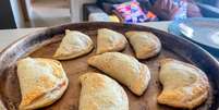 Massa de pastel assado. Foto: Sa&uacute;deLAB