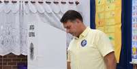 Flávio Bolsonaro (PL) vota no Rio de Janeiro neste domingo, 25  Foto: Divulgação/Campanha Flávio Bolsonaro