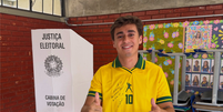 Nikolas Ferreira (PL-MG) ap&oacute;s votar no segundo turno das elei&ccedil;&otilde;es  Foto: Reprodu&ccedil;&atilde;o/Instagram