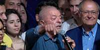Lula discursou para multidão na Avenida Paulista após ser eleito  Foto: Reprodução/Globo