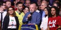 Lula discursa para multid&atilde;o ap&oacute;s ser reeleito na noite deste domingo, 25  Foto: LECO VIANA/THENEWS2/ESTAD&Atilde;O CONTE&Uacute;DO / Estad&atilde;o